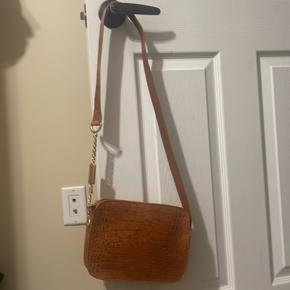 Oro Vittadini burnt orange embossed crocodile cross shoulder bag - Picture 2 of 8